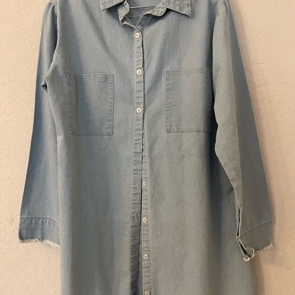 %% Unbranded Denim Button Down Woman’s Blouse Size: Large Preloved - Picture 3 of 10